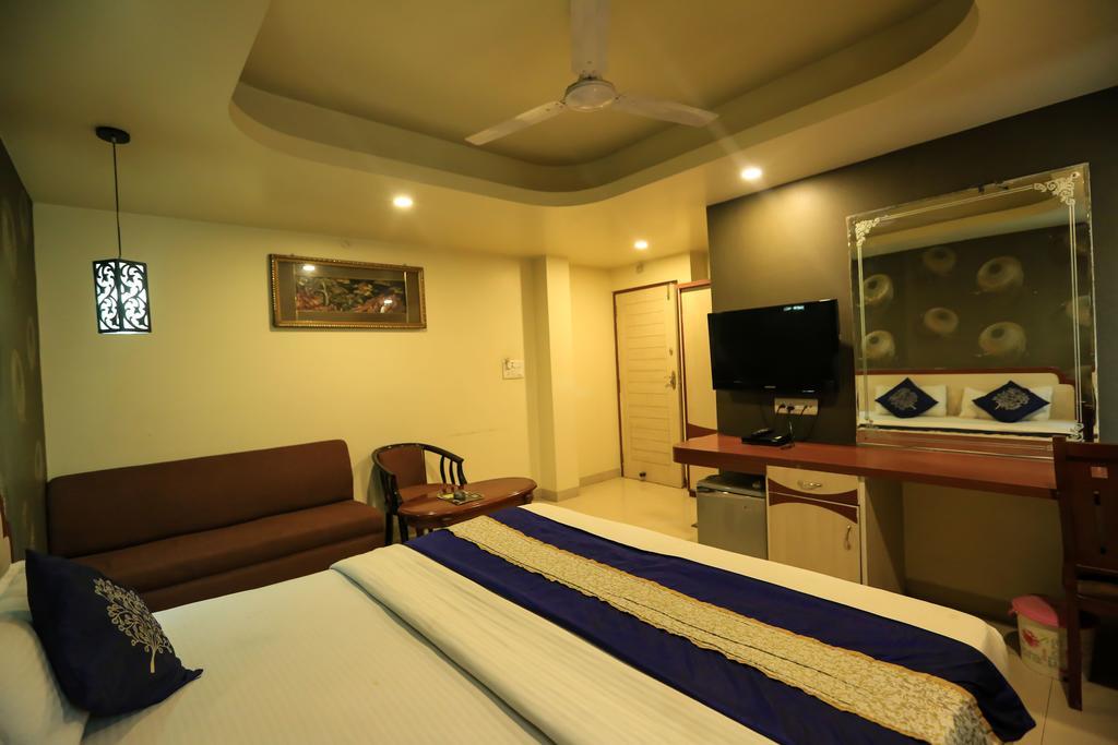 Hotel Rajlaxmi Bhopal Bagian luar foto
