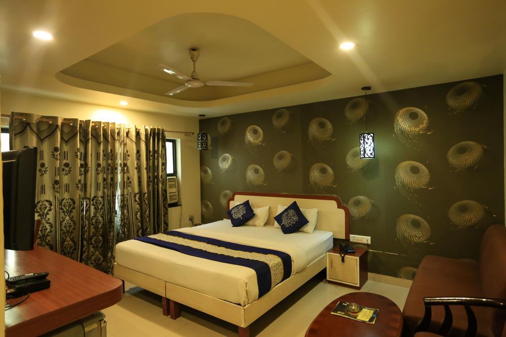 Hotel Rajlaxmi Bhopal Bagian luar foto