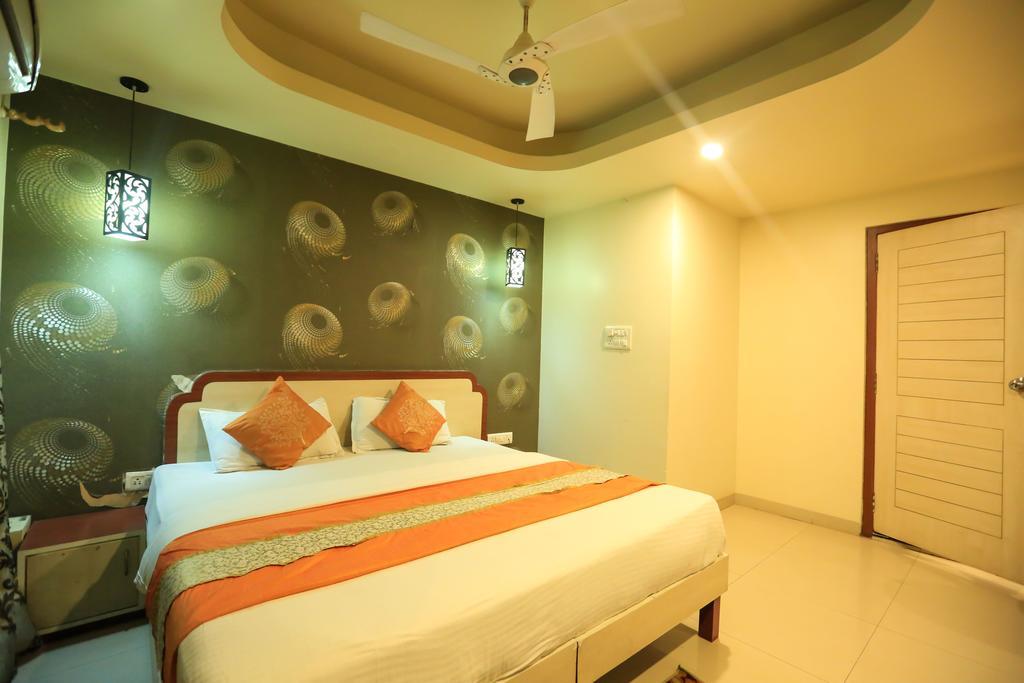 Hotel Rajlaxmi Bhopal Bagian luar foto