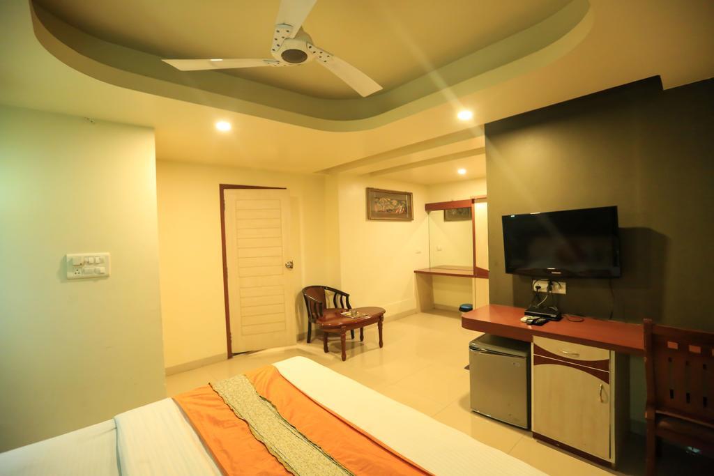 Hotel Rajlaxmi Bhopal Bagian luar foto