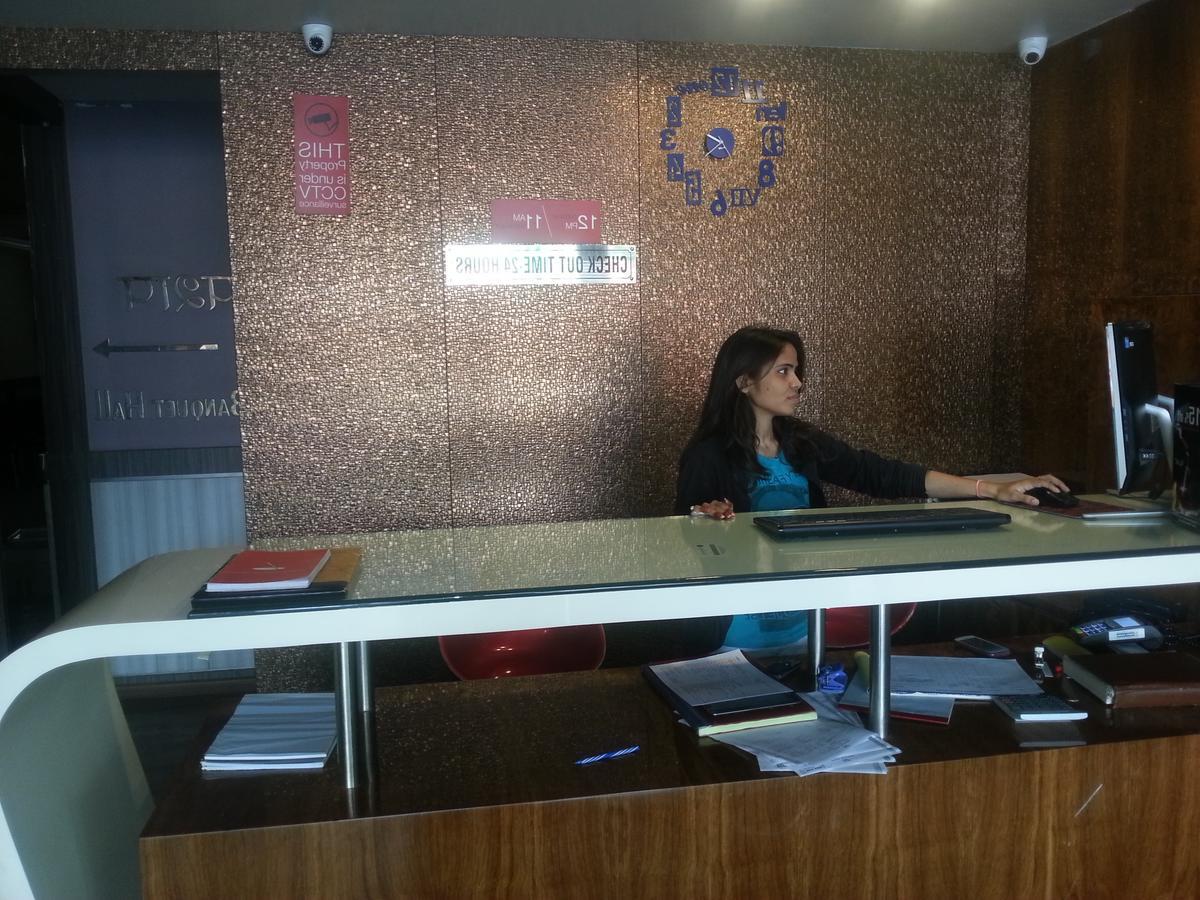 Hotel Rajlaxmi Bhopal Bagian luar foto